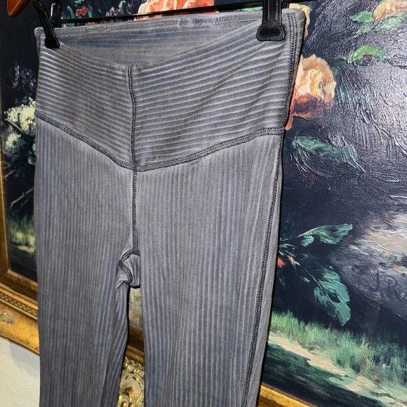 Free People Movement Gray Ribbed Flare Active Leggings Size XS Used - Picture 3 of 5